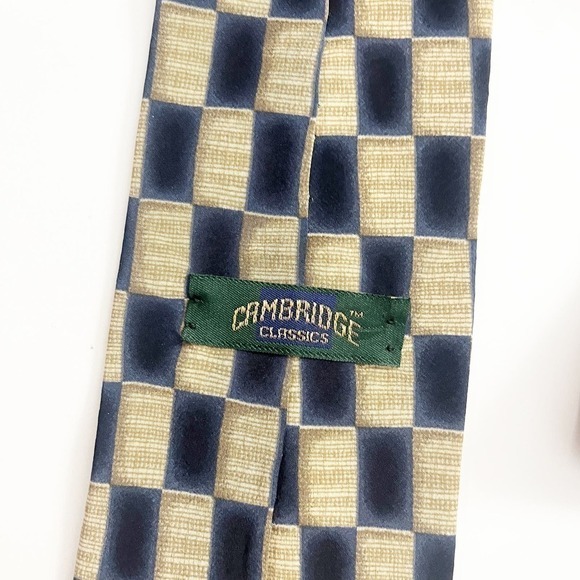 CAMBRIDGE Classics Men’s Vintage Tan Geometric Checkered 100% Silk Tie - Picture 2 of 5
